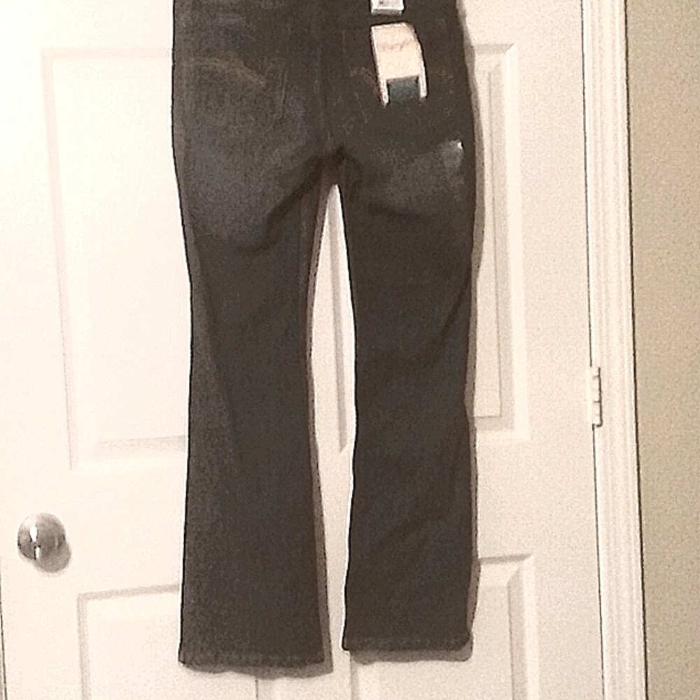 Blue jeans brand new still has tags. Bootcut, size 9. Women's 32 length.